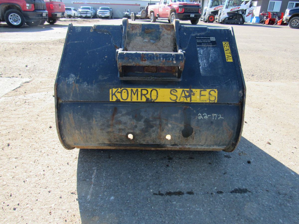 22-172-30in-Teeth-Bucket-2.jpg