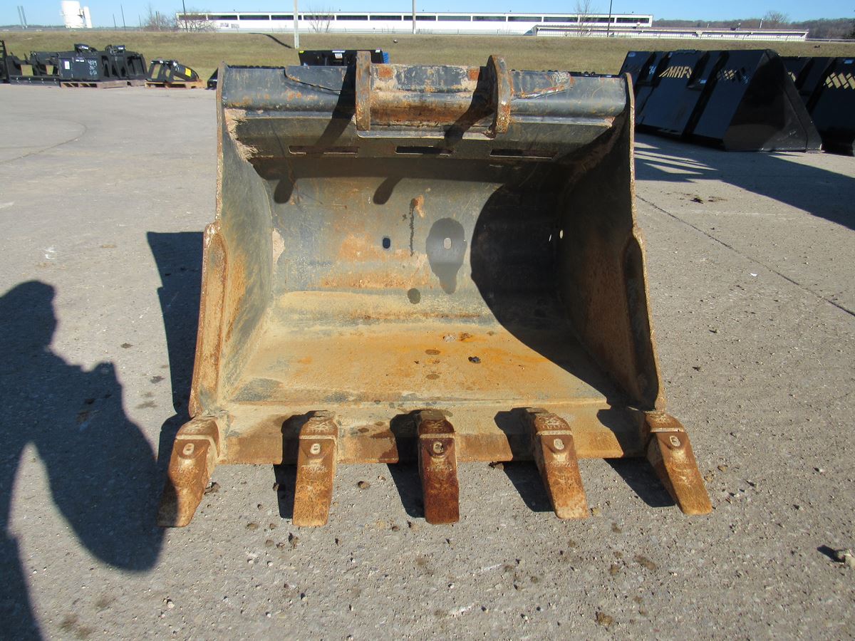 22-172-30in-Teeth-Bucket-4.jpg