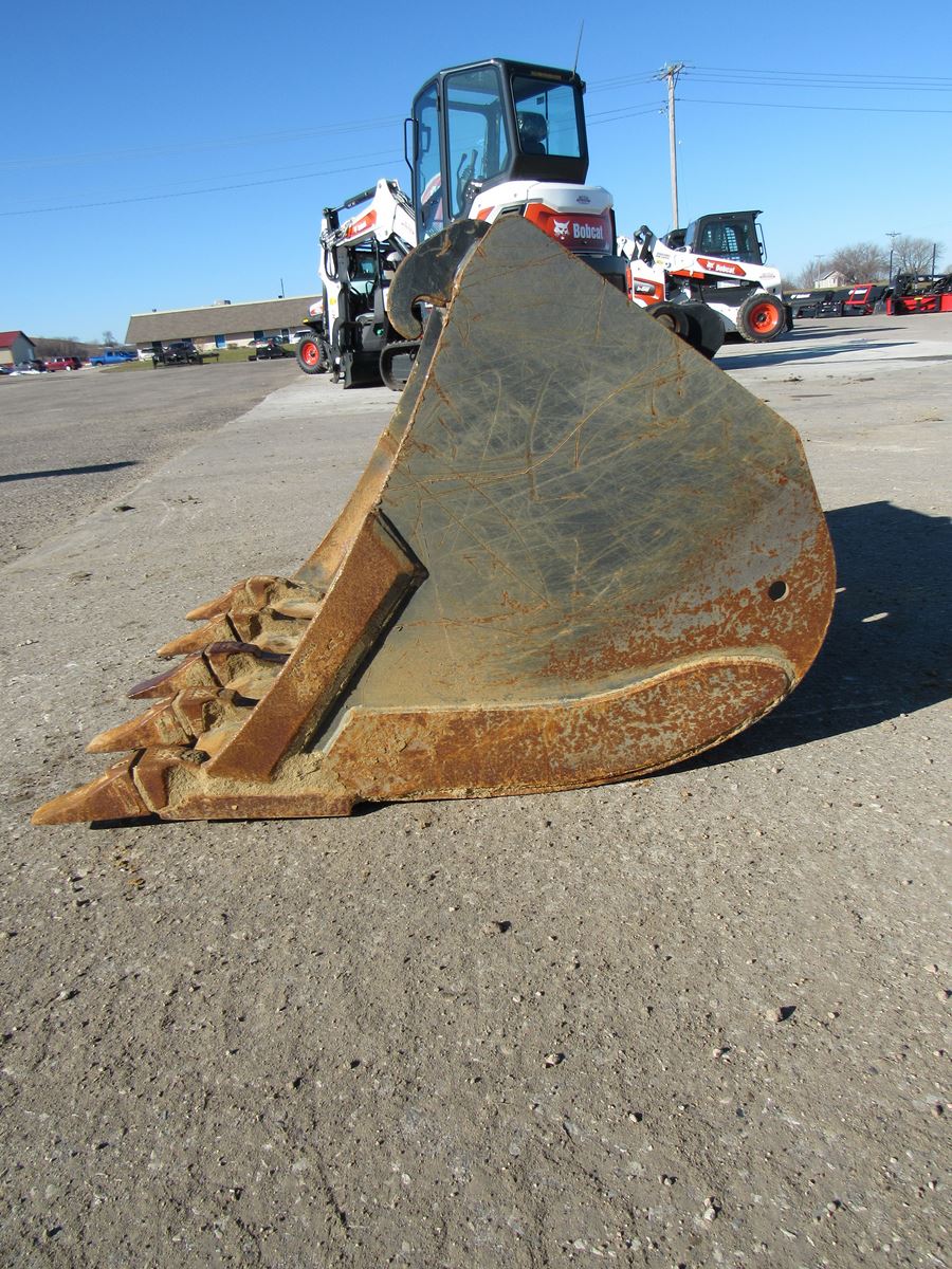 22-172-30in-Teeth-Bucket-5.jpg